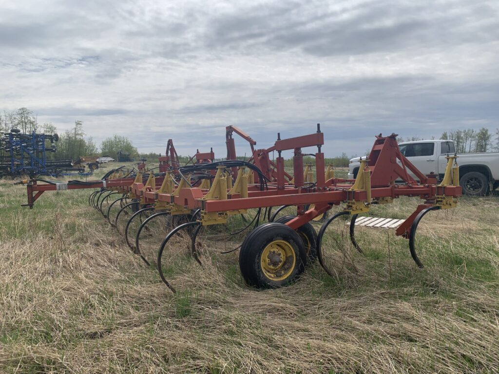 BOURGAULT 9400-36 CULTIVATOR 8