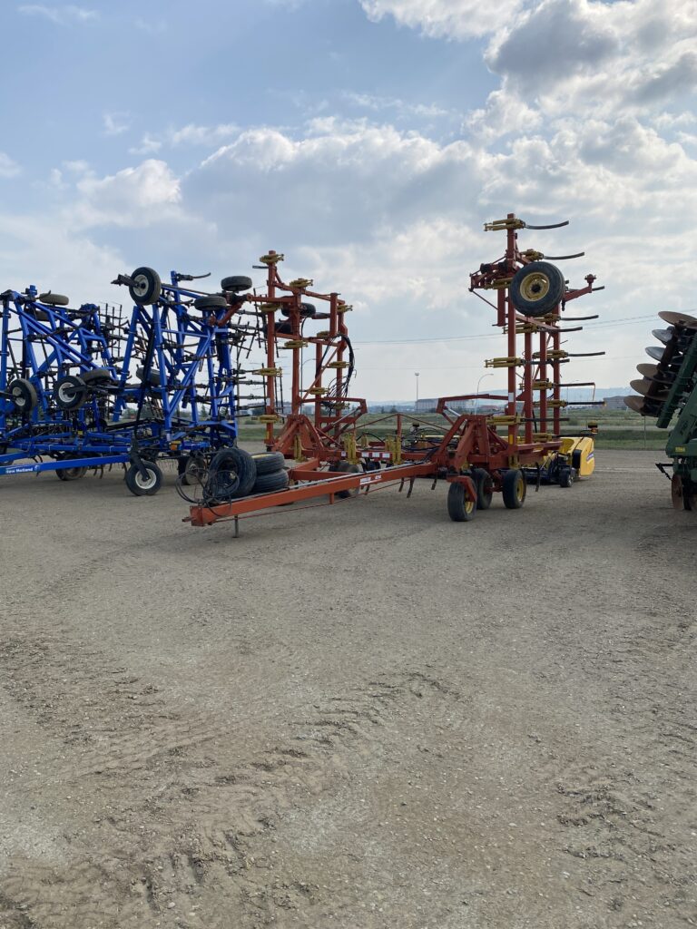 BOURGAULT 9400-36 CULTIVATOR 3