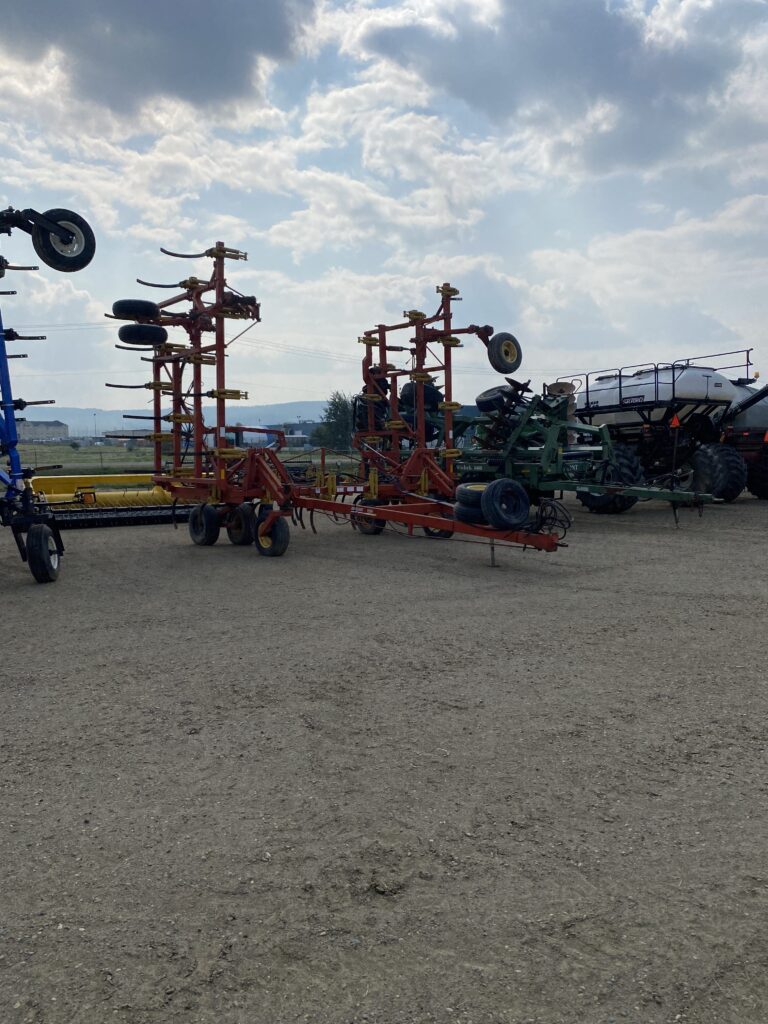 BOURGAULT 9400-36 CULTIVATOR 4