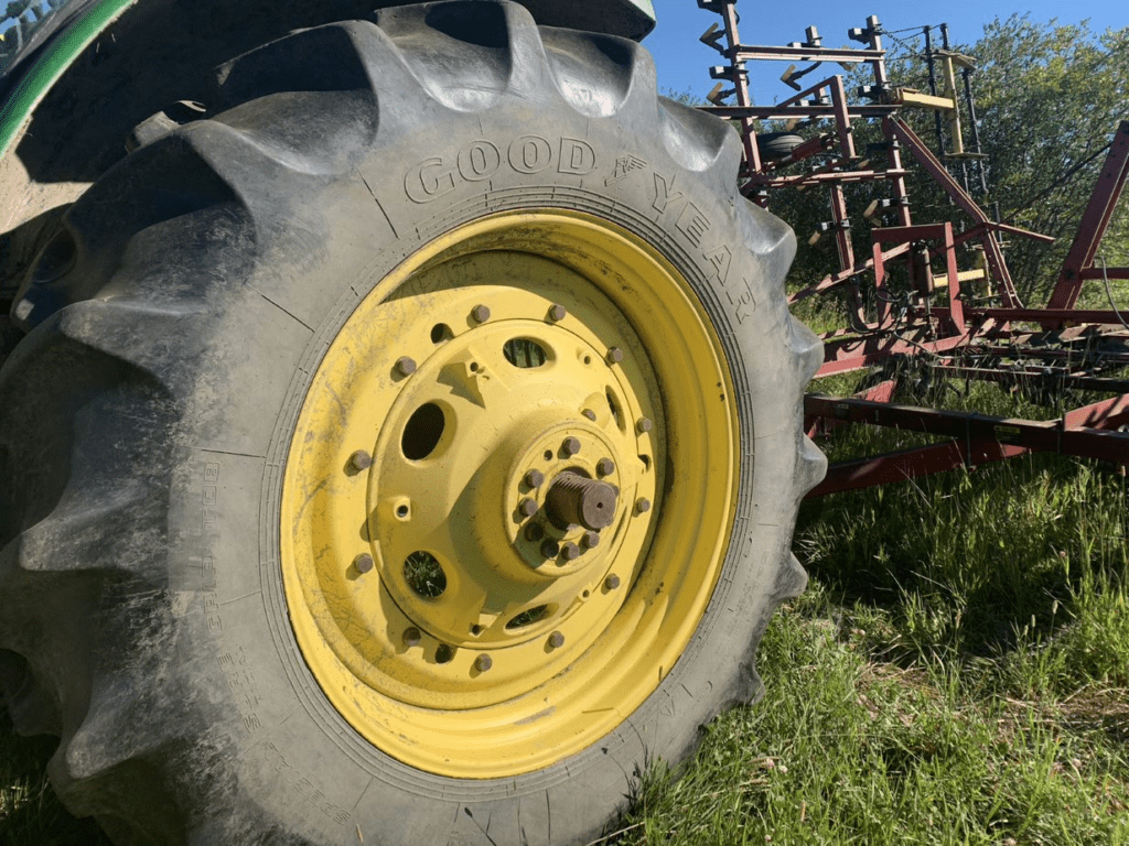 2015 John Deere 6175R Tractor 10