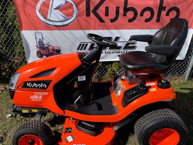 Kubota T2290KW-42 Lawn Tractor 2
