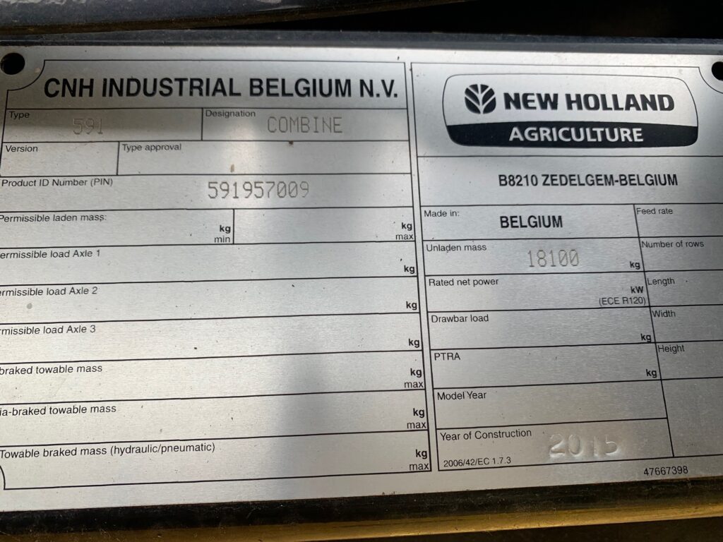 2015 New Holland CX8090 Combine 7