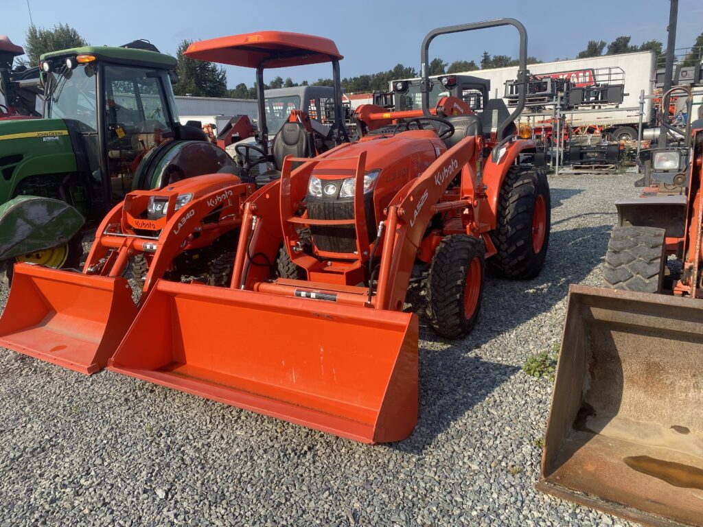 Kubota L3301HST Tractor with Loader