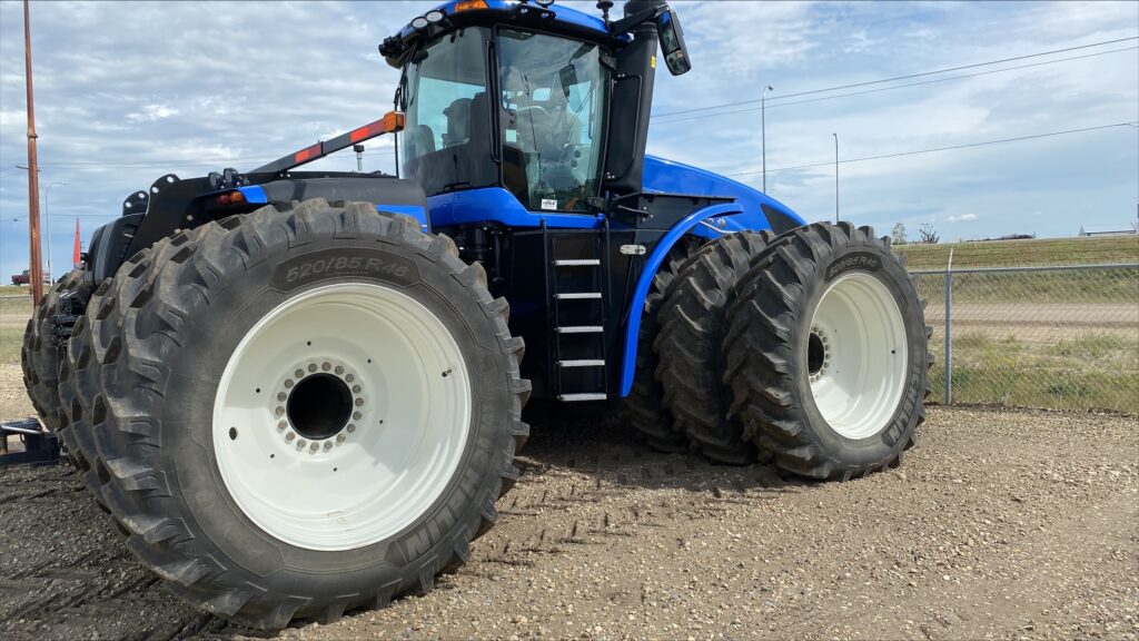 2021 New Holland T9.700 Tractor 1