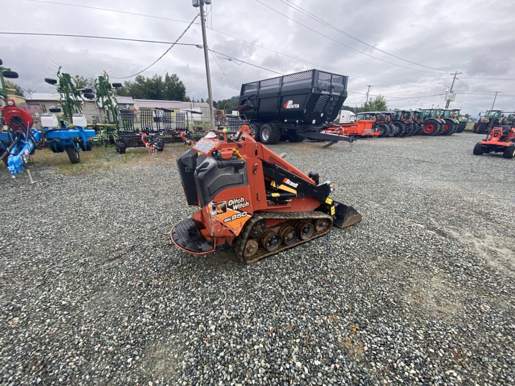 2015 DITCH WITCH SK850 MINI TRACK LOADER 4