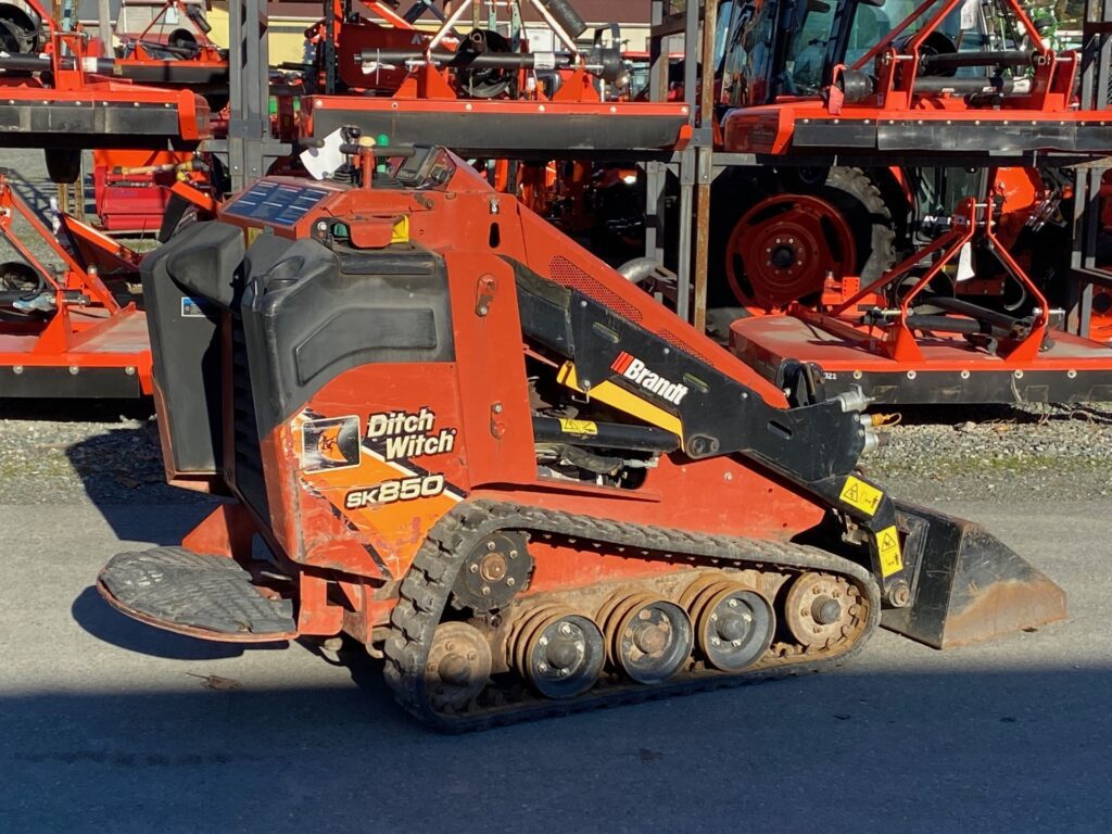 2015 DITCH WITCH SK850 MINI TRACK LOADER 3