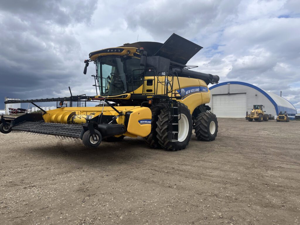 2017 New Holland CR9.90 Combine w/ Pickup Header 1