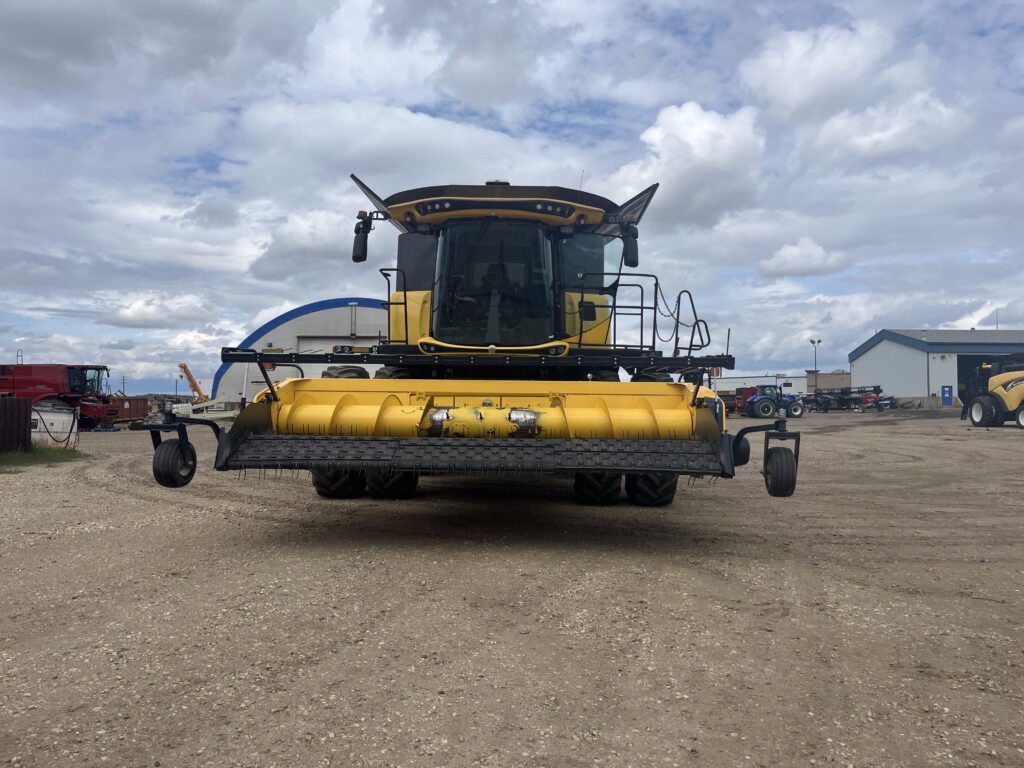 2017 New Holland CR9.90 Combine w/ Pickup Header 2