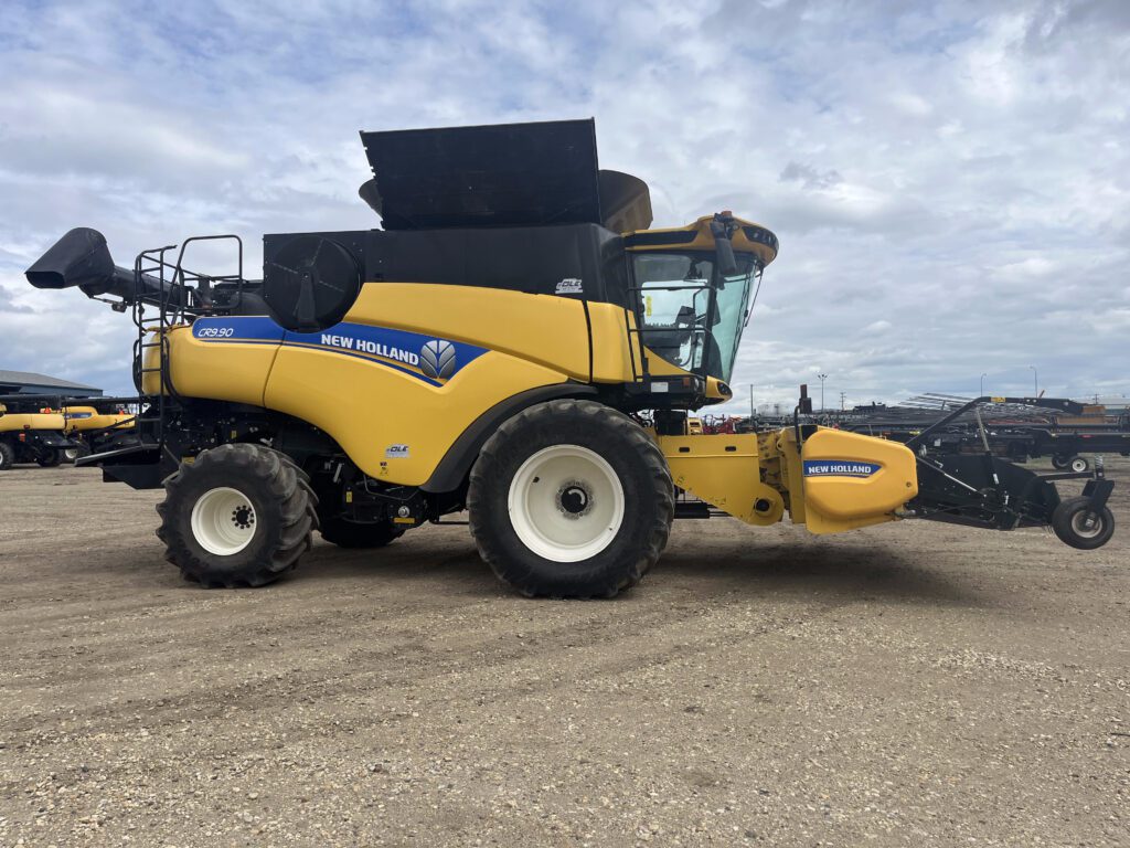 2017 New Holland CR9.90 Combine w/ Pickup Header 4