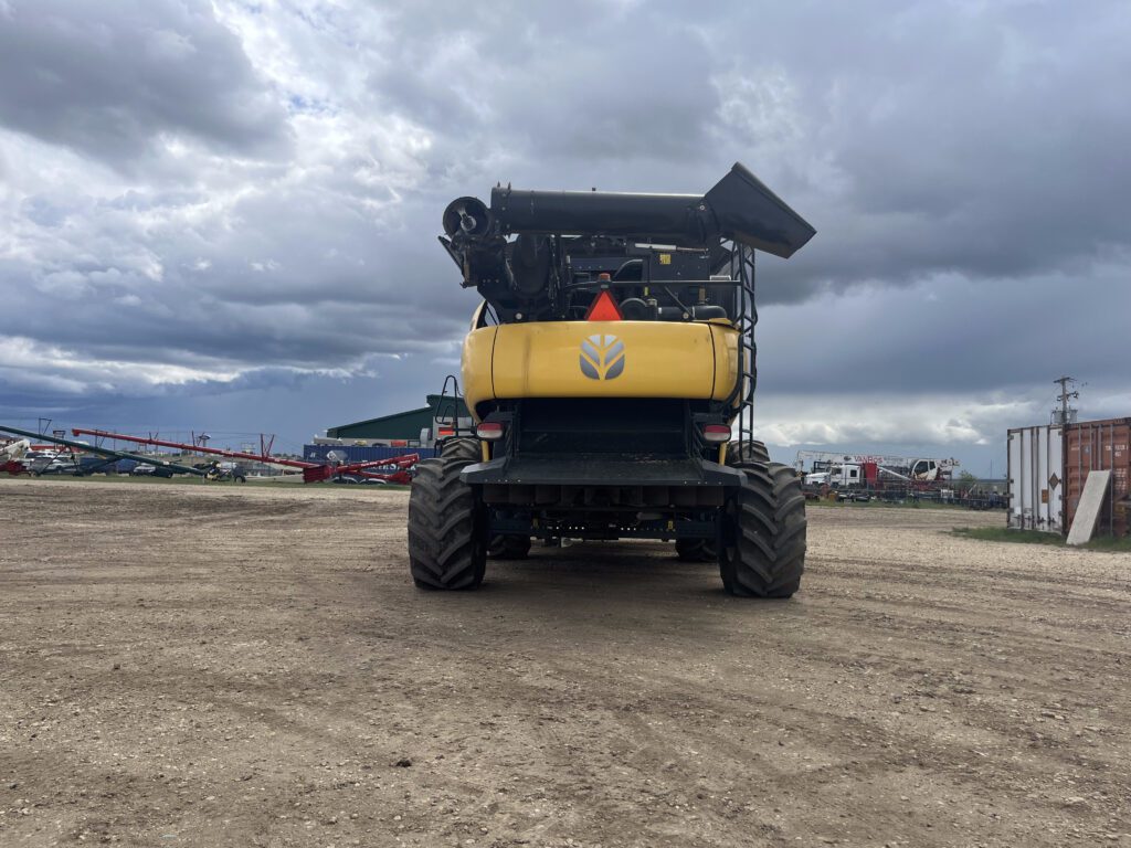 2017 New Holland CR9.90 Combine w/ Pickup Header 6