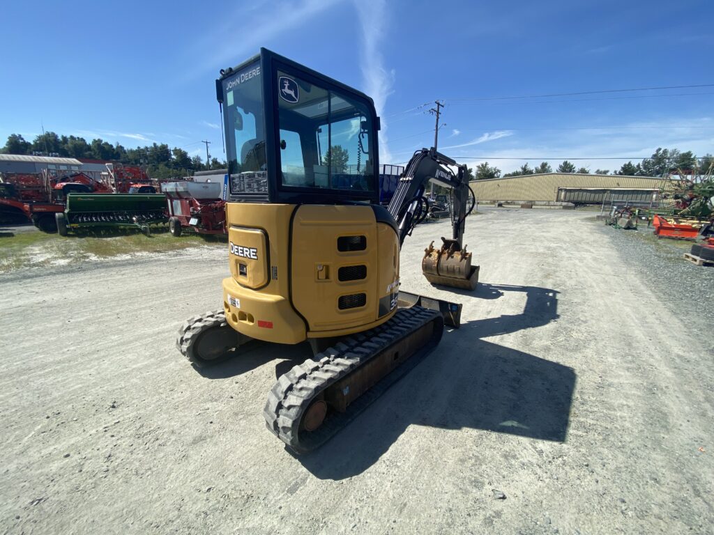 2015 John Deere 35G 4