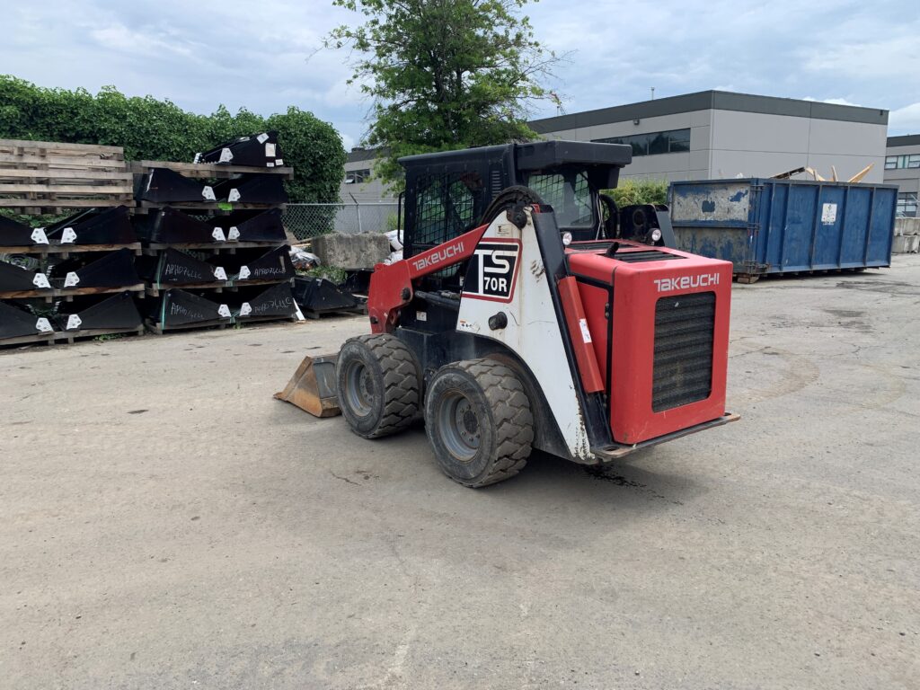 2015 TAKEUCHI TS70R 3