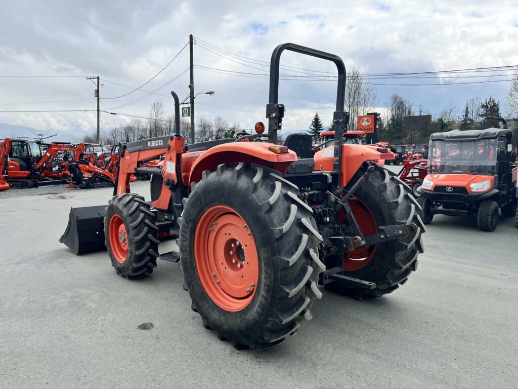 2014 Kubota M108 Tractor with Loader 3