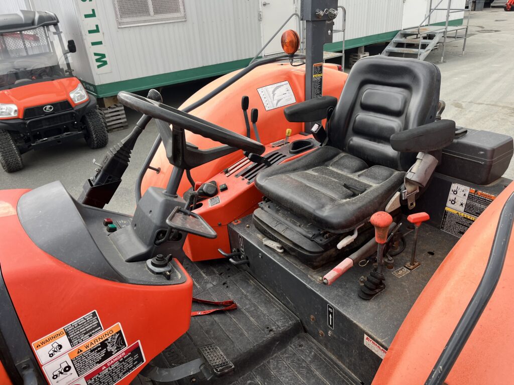 2014 Kubota M108 Tractor with Loader 4