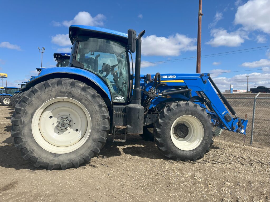 2016 New Holland T7.210 Tractor w/ Loader 1