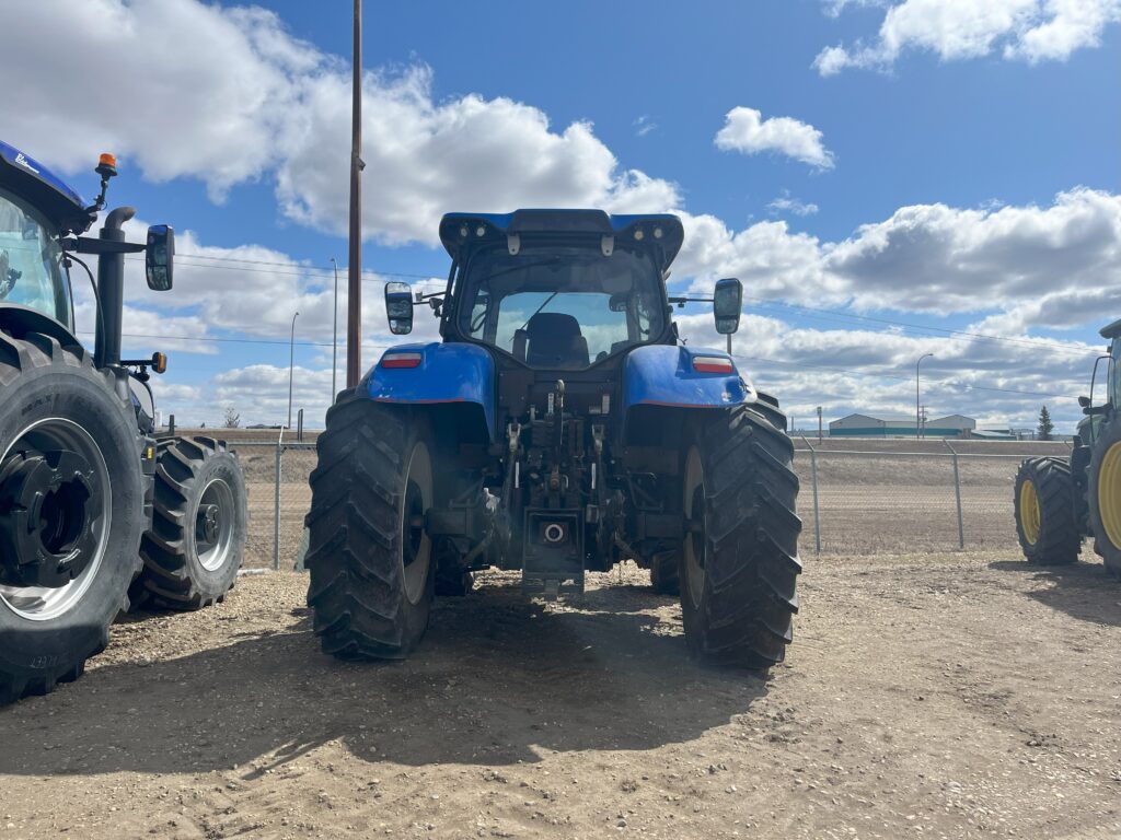 2016 New Holland T7.210 Tractor w/ Loader 2