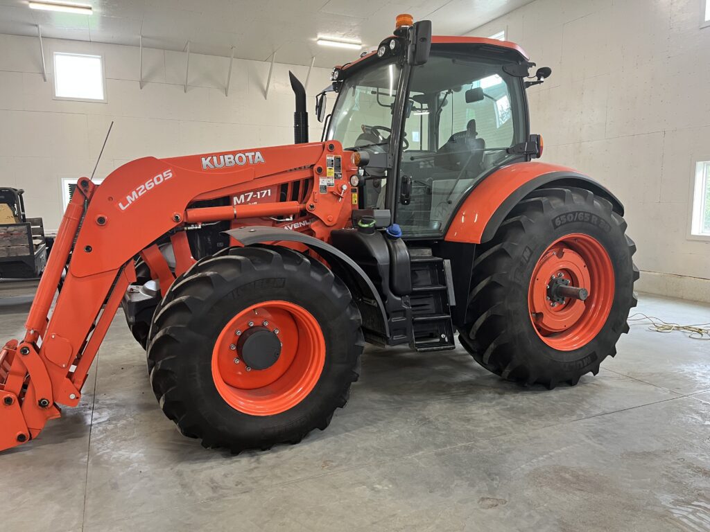 2019 Kubota M7-171 Cab Tractor with Loader 3