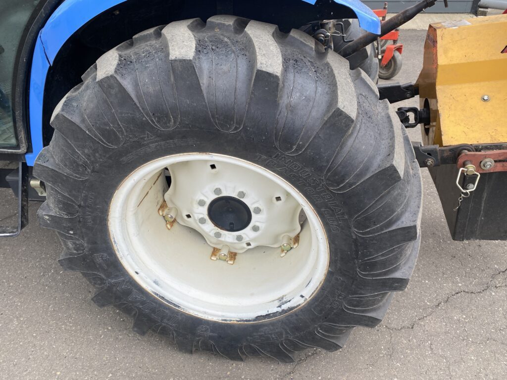 2007 New Holland TC45DA Tractor w/ Loader 13