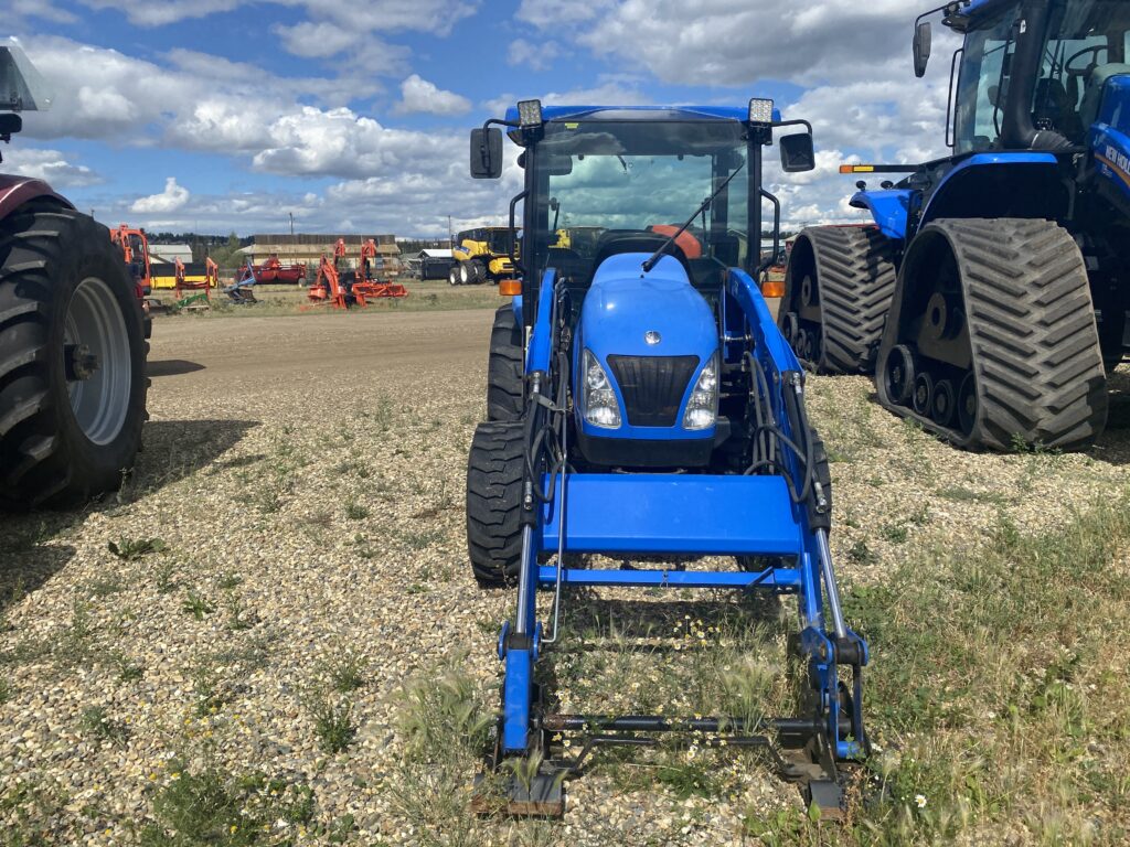 2007 New Holland TC45DA Tractor w/ Loader