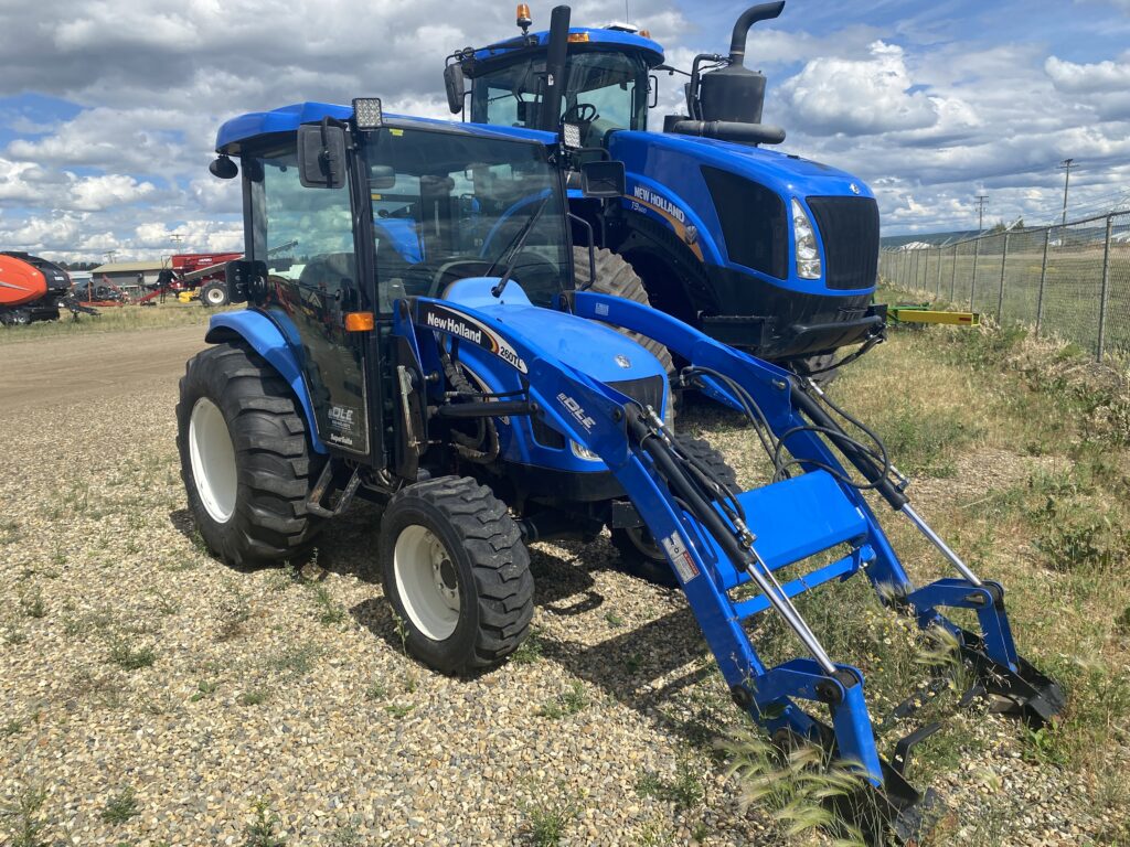 2007 New Holland TC45DA Tractor w/ Loader 3