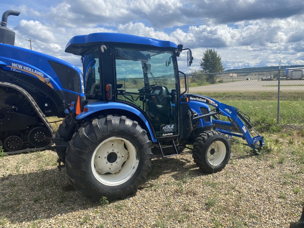 2007 New Holland TC45DA Tractor w/ Loader 4