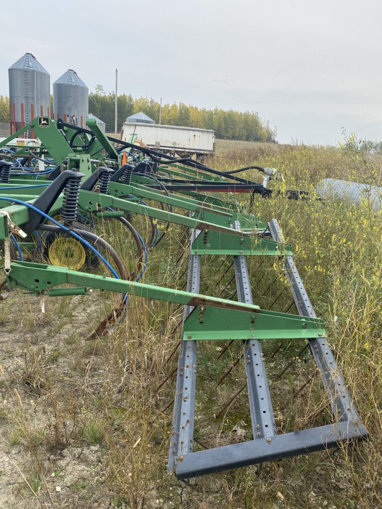 1998 John Deere 680 Chisel Plow 2