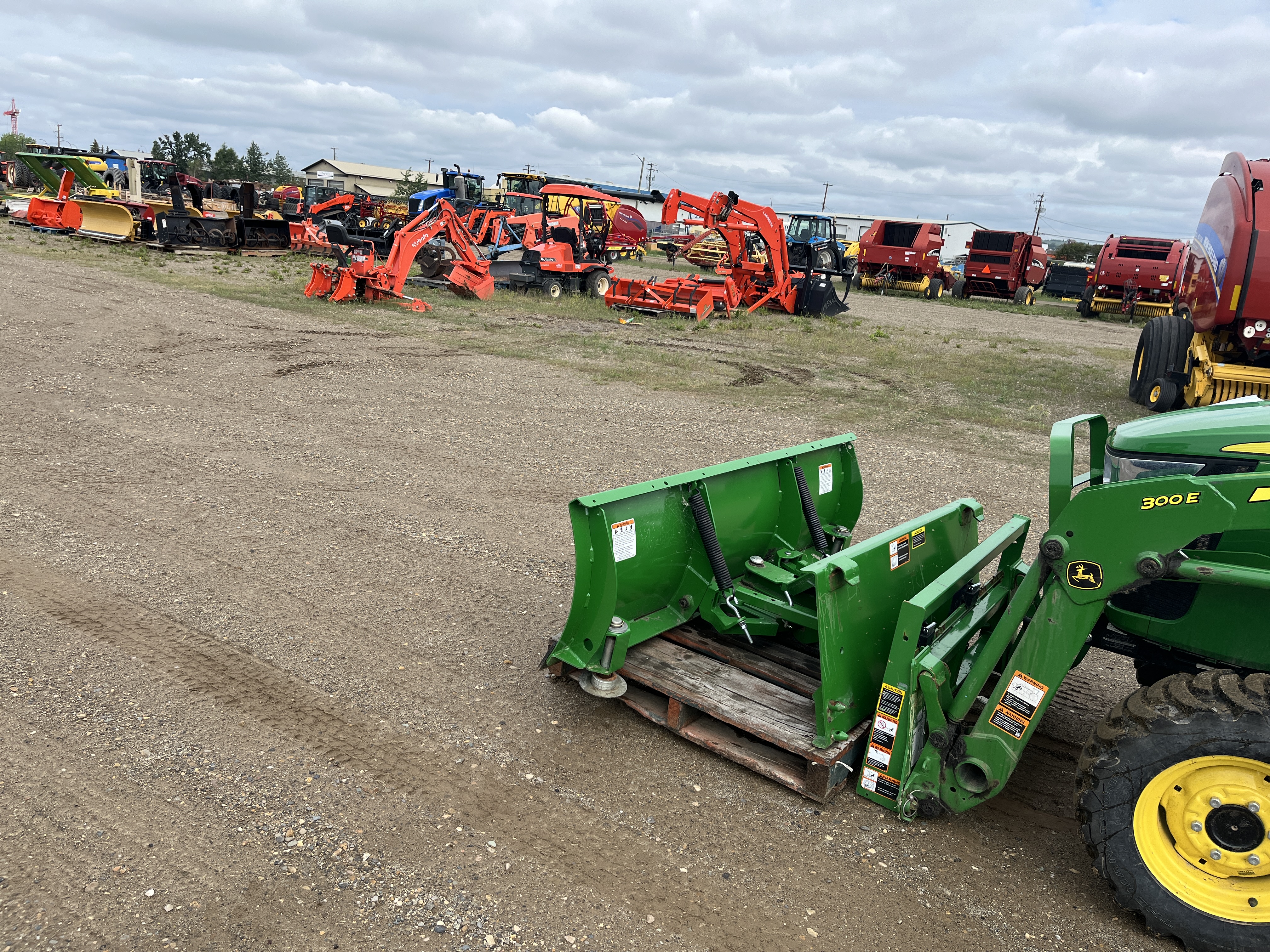 2019 John Deere 3025E Tractor w/ Loader 11