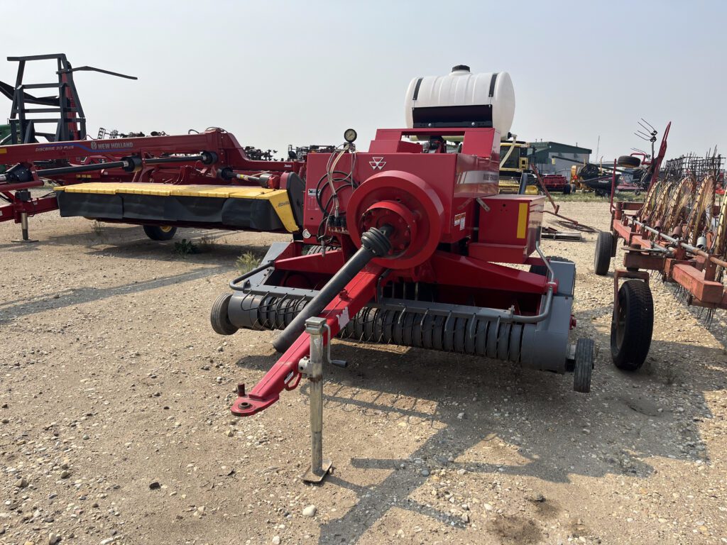 2012 MASSEY FERGUSON/HESSTON 1839 SMALL SQUARE BALER 1