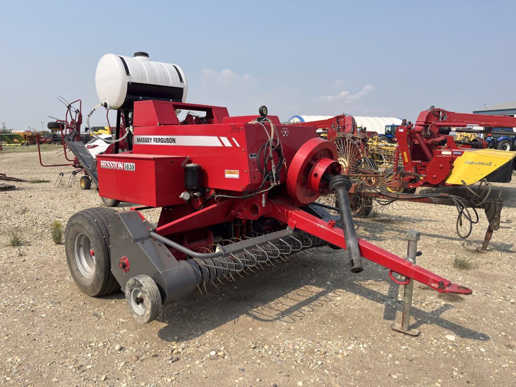 2012 MASSEY FERGUSON/HESSTON 1839 SMALL SQUARE BALER 3