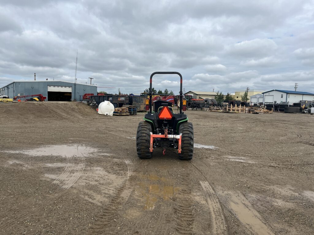 2019 John Deere 3025E Tractor w/ Loader 6