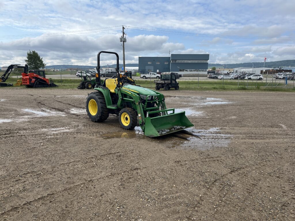 2019 John Deere 3025E Tractor w/ Loader 1