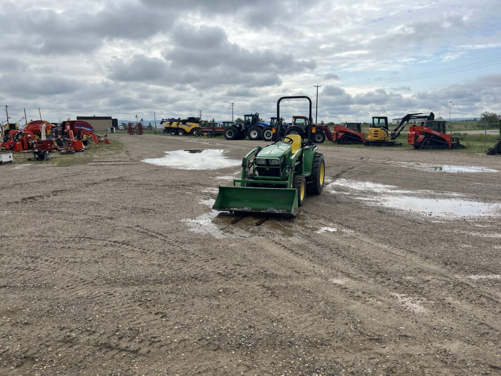 2019 John Deere 3025E Tractor w/ Loader 3