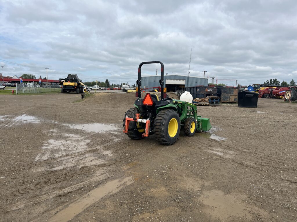 2019 John Deere 3025E Tractor w/ Loader 5