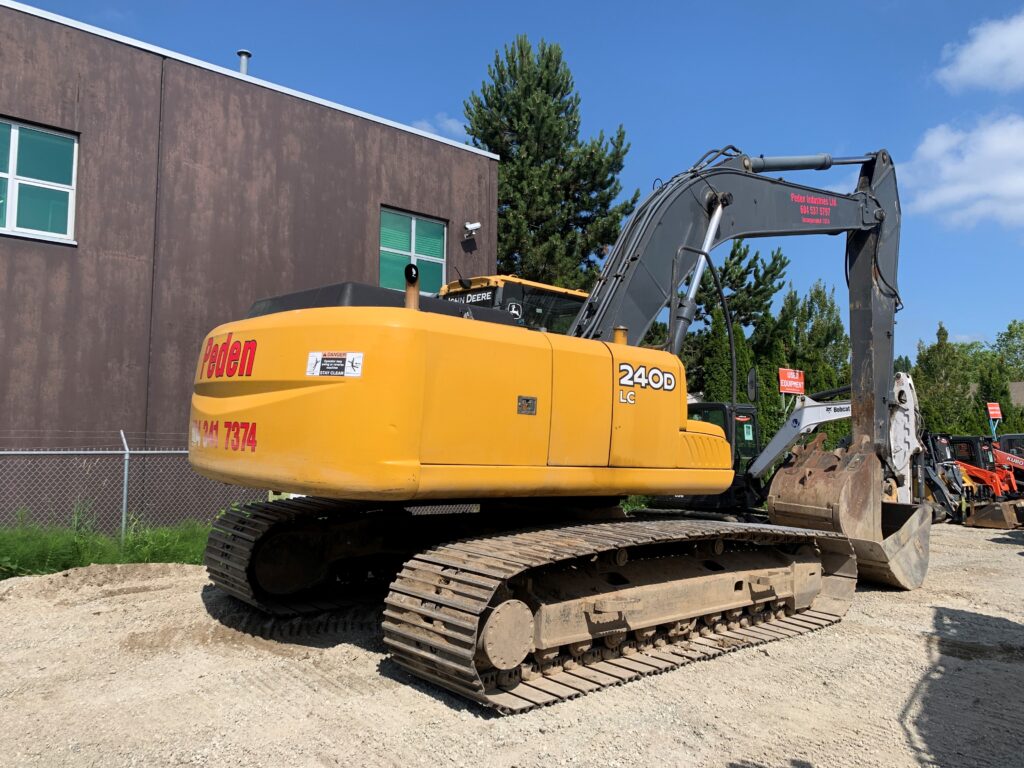 2006 John Deere 240D Excavator 2