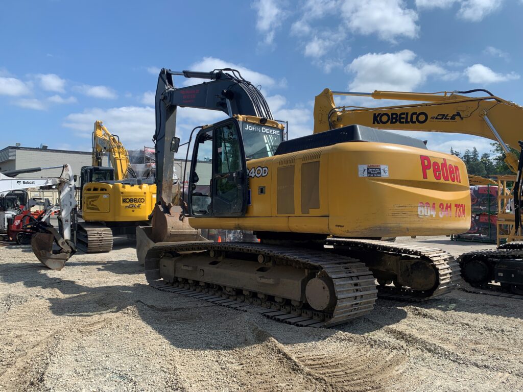 2006 John Deere 240D Excavator 1