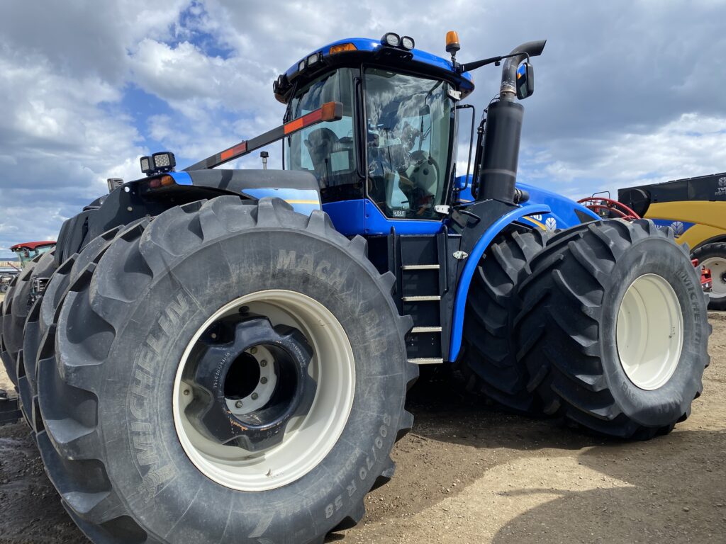 2012 New Holland T9.560 Tractor 3