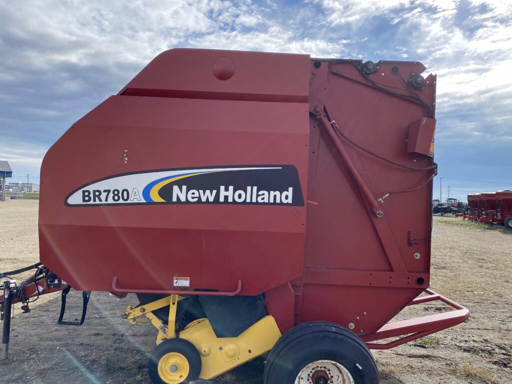 2008 New Holland BR780A Round Baler 3