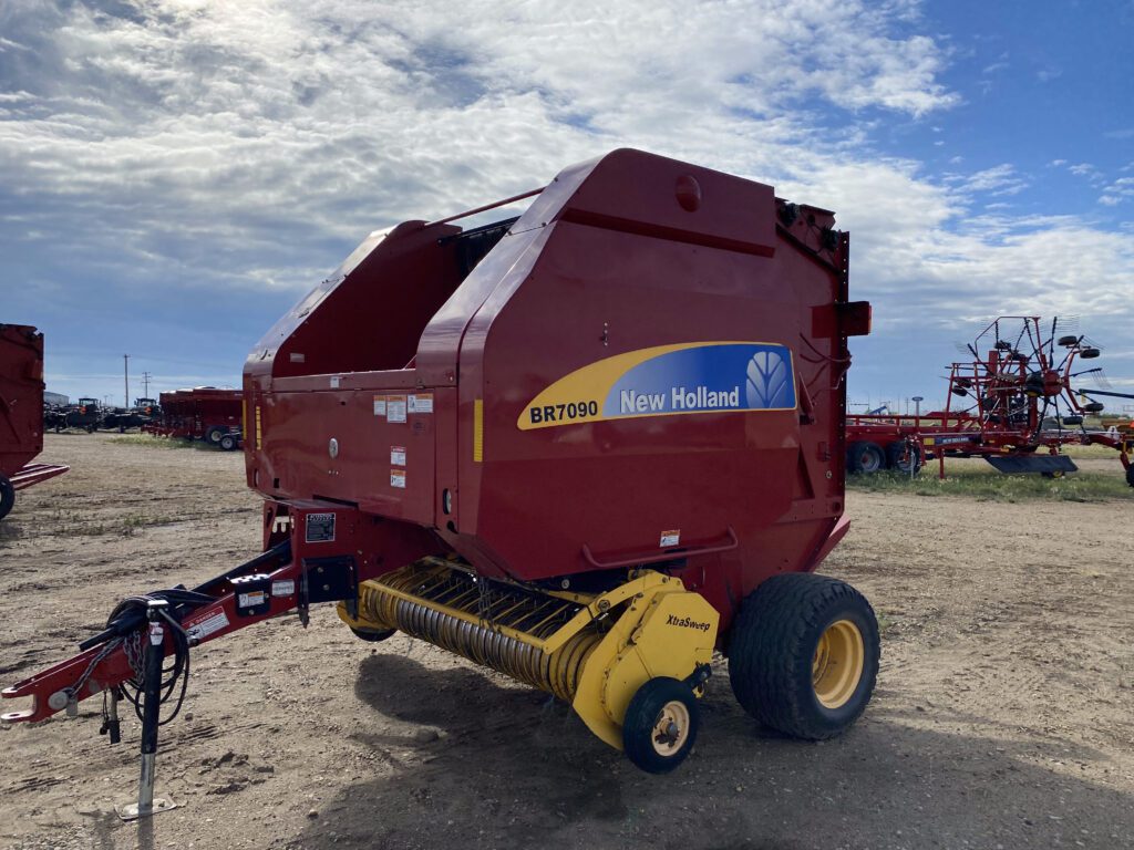 2010 New Holland BR7090 Round Baler 1