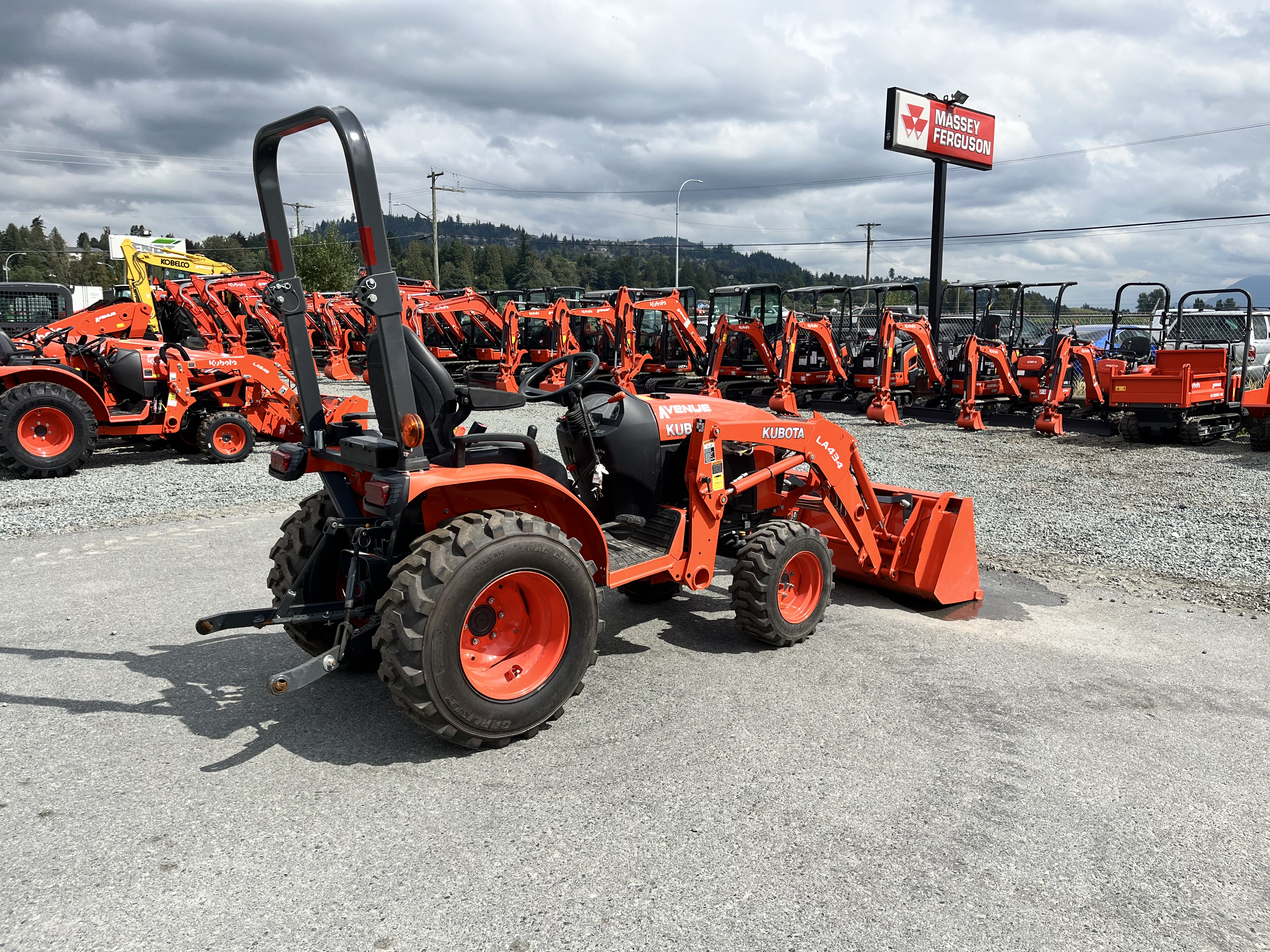 2017 Kubota B2301 Tractor w/ Loader 1