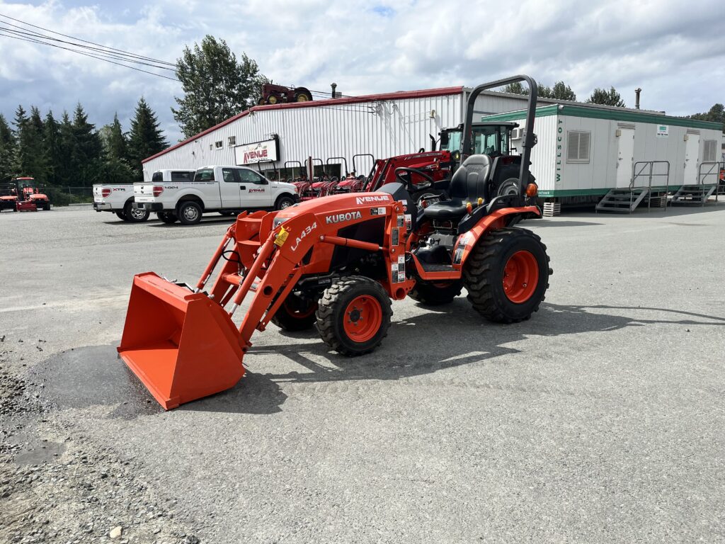 2017 Kubota B2301 Tractor w/ Loader 4