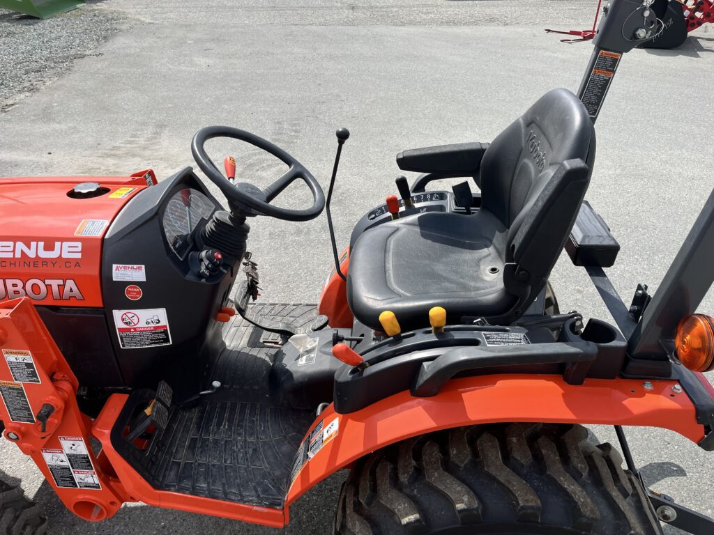 2017 Kubota B2301 Tractor w/ Loader 5