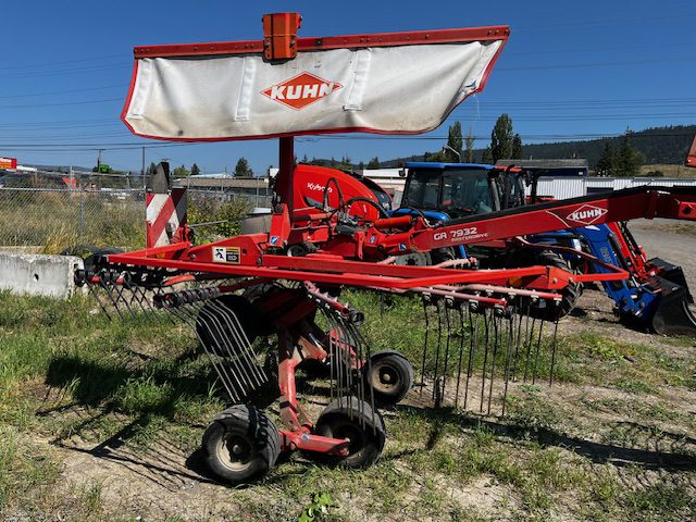 2016 Kuhn GA7932  Dual Rake