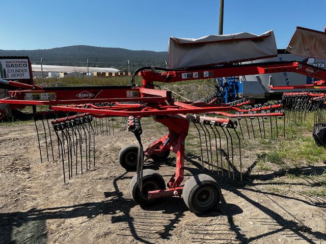 2016 Kuhn GA7932  Dual Rake 2