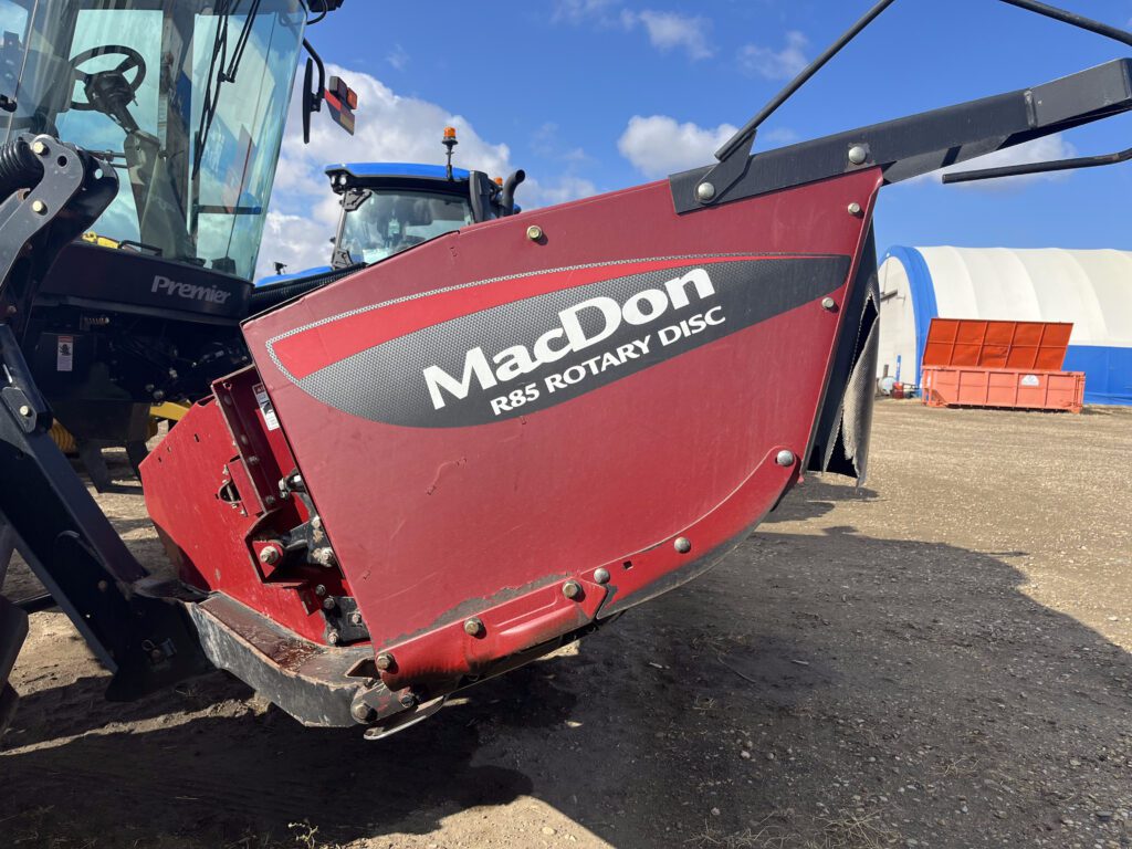 2011 MacDon R85 13' Disc Header 1