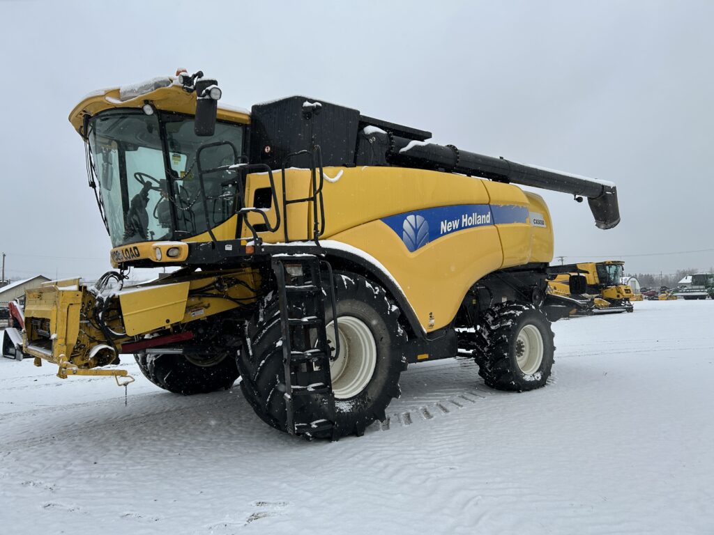 2012 New Holland CX8080 Combine