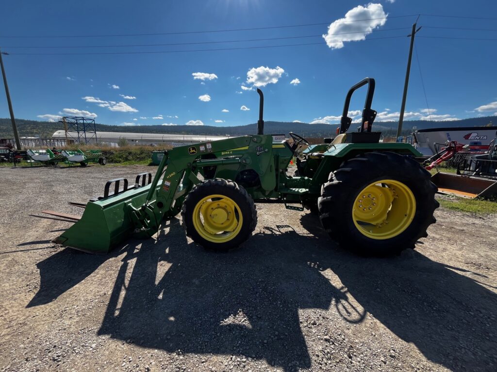 2014 John Deere 5055E 5