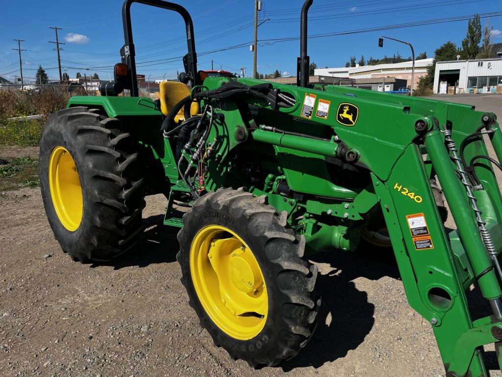 2014 John Deere 5055E 3