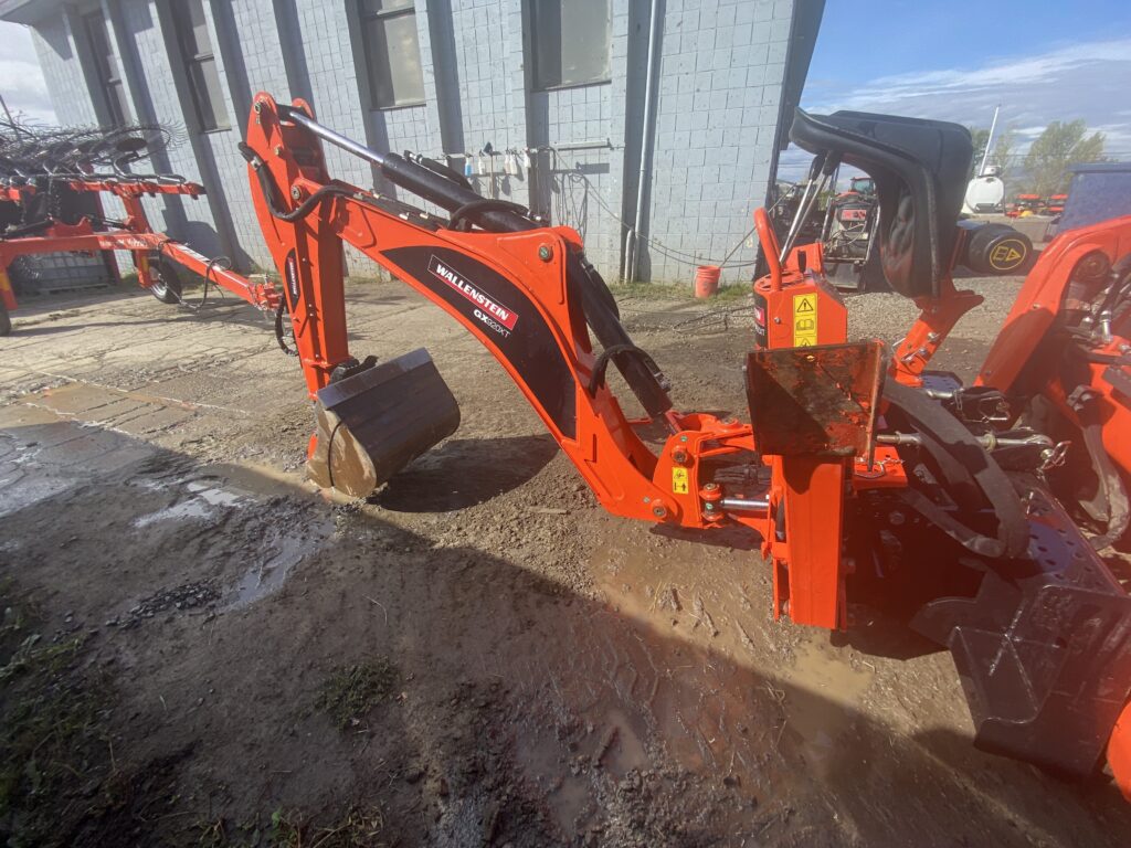 Wallenstein GX920 backhoe mount/attachment