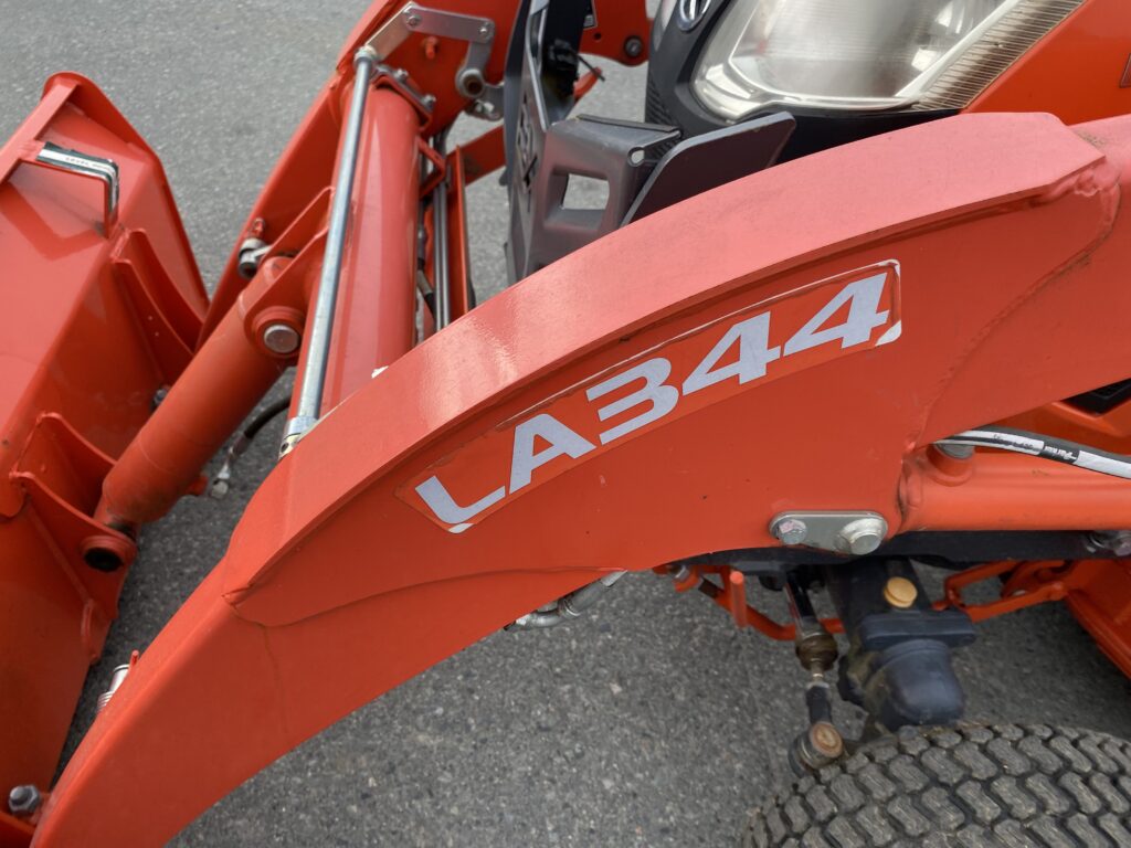 2018 Kubota BX1880 Compact Tractor with Loader, Mower Deck, Rear Weight box and Extra R4 Wheels and Tires 10