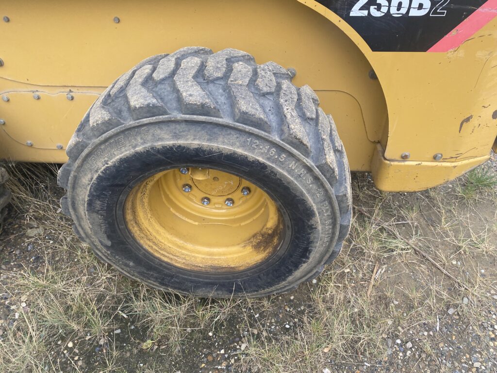 2008 CAT 236B Skidsteer 3